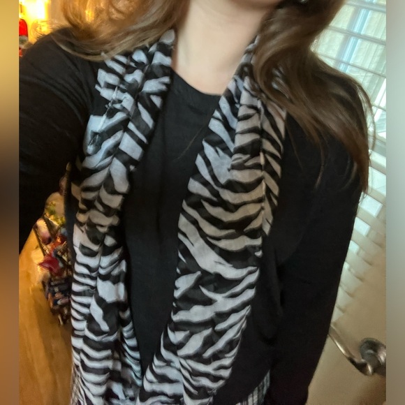 ⚫️Zebra Infinity Scarf - Picture 3 of 9